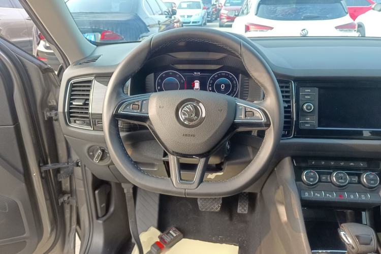 Used Skoda Kodiaq 2019 Facelifted TSI330 7-Seater Two-Wheel-Drive Luxury Enjoyment Edition China VI Standard Steering Wheel