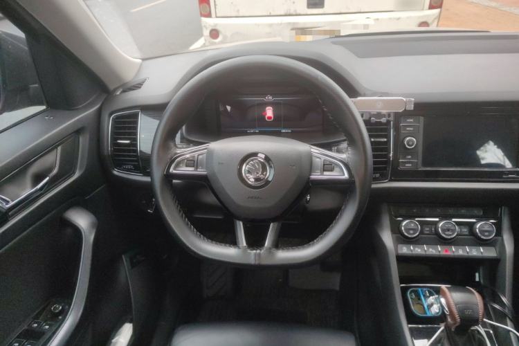 Used Skoda Kodiaq 2019 Facelifted TSI330 7-Seater Two-Wheel-Drive Luxury Enjoyment Edition China VI Standard Steering Wheel