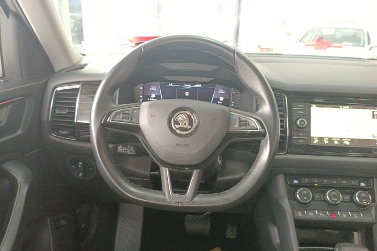 Used Skoda Kodiaq 2019 Facelifted TSI380 7-Seater All-Wheel-Drive Flagship Version China VI Standard Steering Wheel