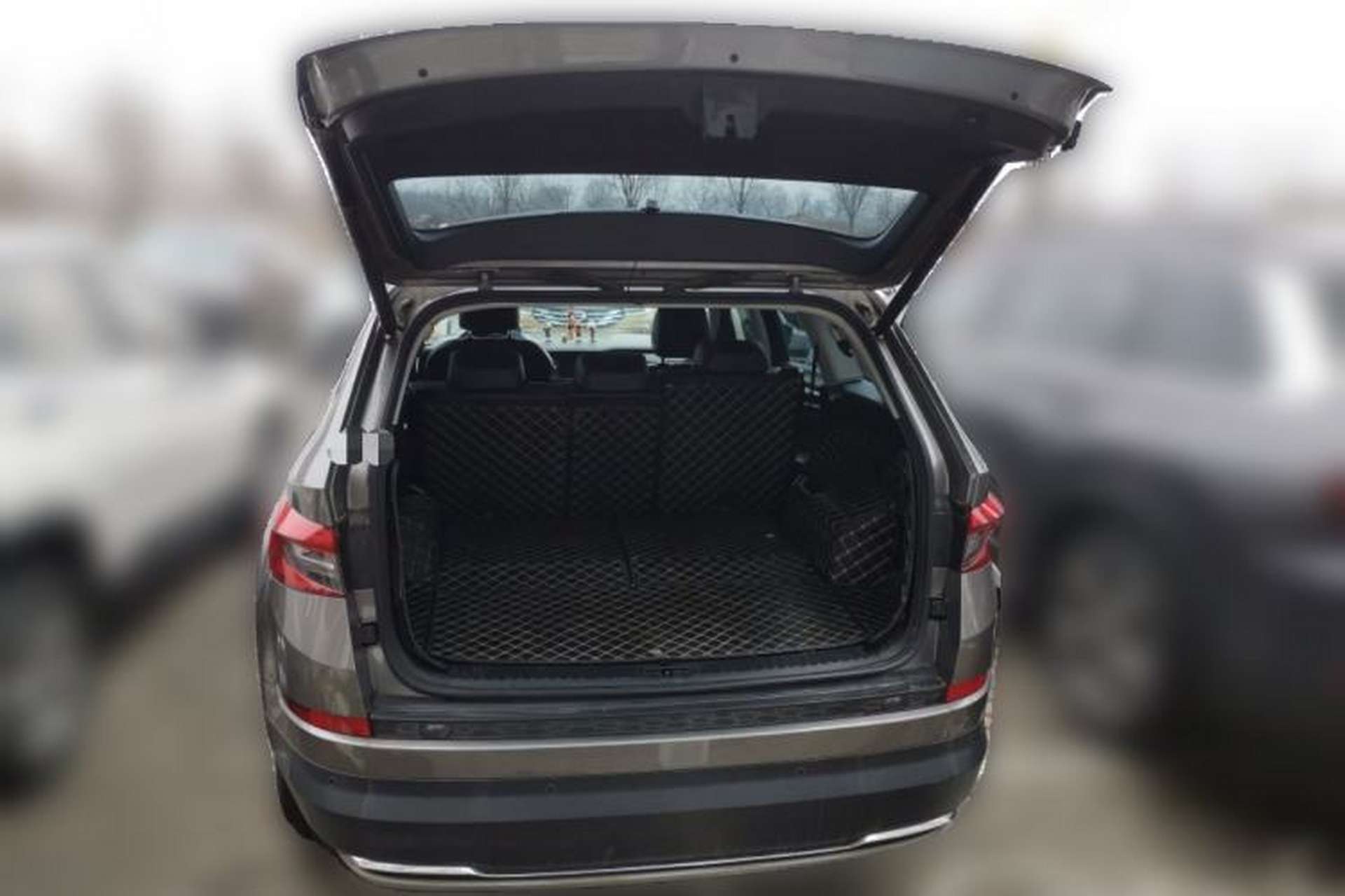 Used Skoda Kodiaq 2019 Facelifted TSI330 7-Seater Two-Wheel-Drive Luxury Enjoyment Edition China VI Standard Trunk