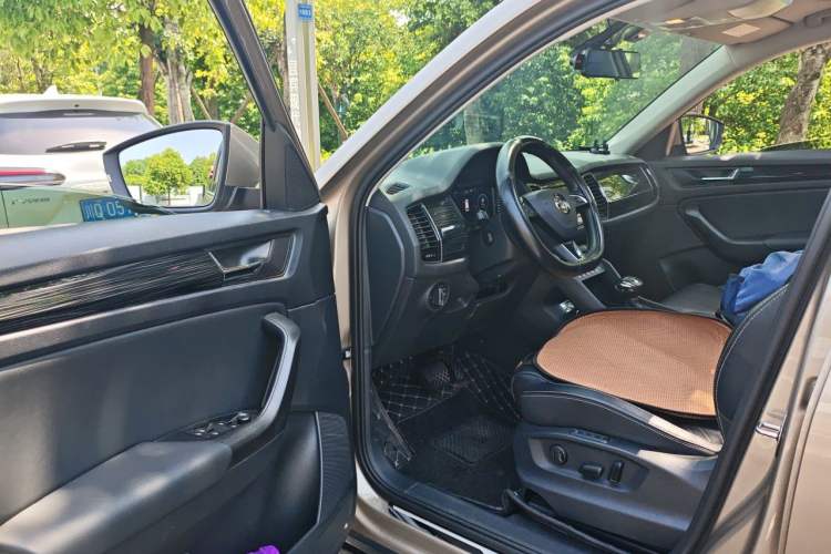 Used Skoda Kodiaq 2019 Facelifted TSI330 5-Seater Two-Wheel-Drive Luxury Enjoyment Edition China VI Standard Driver Seat