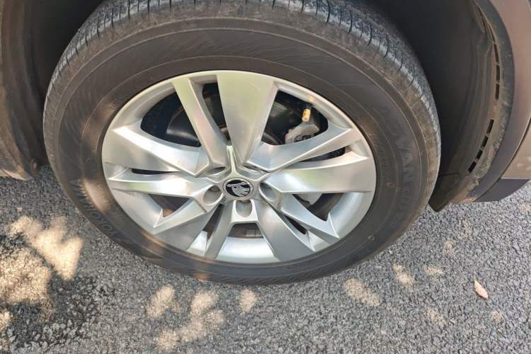 Used Skoda Kodiaq 2019 Facelifted TSI330 5-Seater Two-Wheel-Drive Luxury Enjoyment Edition China VI Standard Right Front Wheel Hub