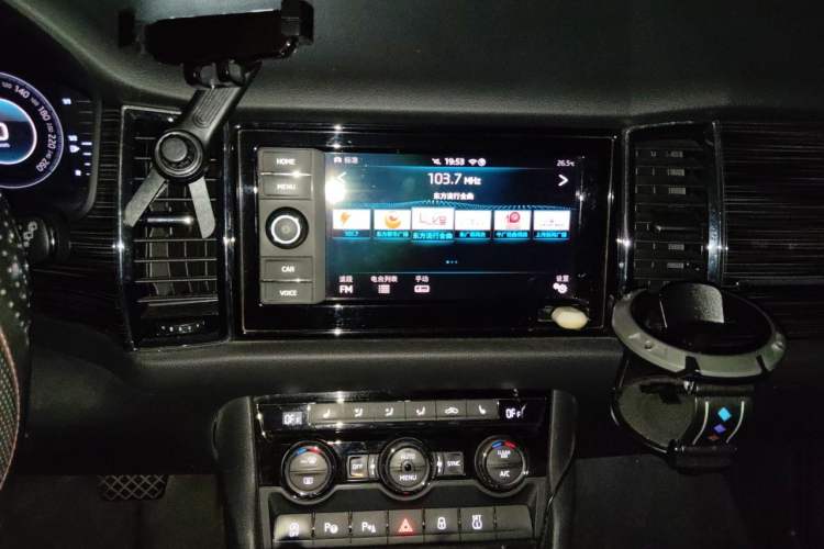 Used Skoda Kodiaq 2019 Facelifted TSI330 5-Seater Two-Wheel-Drive Luxury Enjoyment Edition China VI Standard Audio And AC Panel
