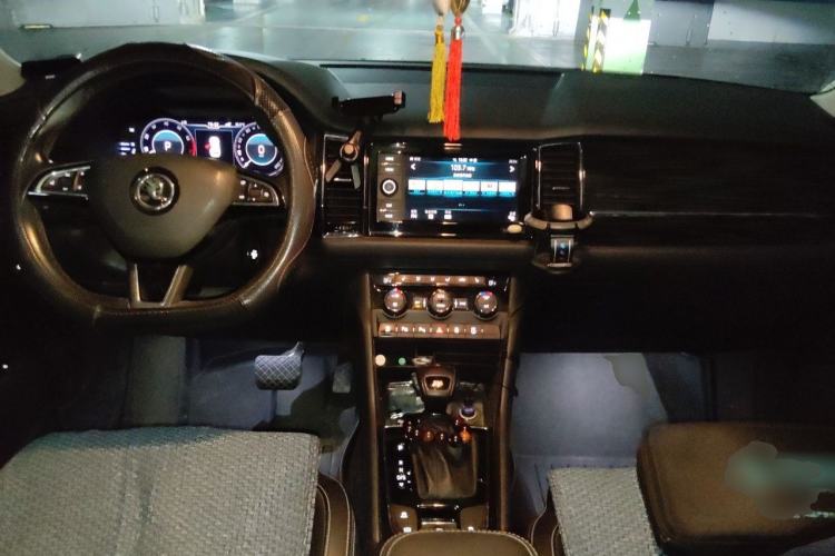 Used Skoda Kodiaq 2019 Facelifted TSI330 5-Seater Two-Wheel-Drive Luxury Enjoyment Edition China VI Standard Center Console