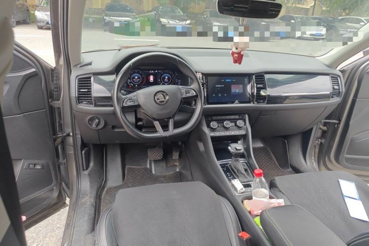 Used Skoda Kodiaq 2019 Facelifted TSI330 5-Seater Two-Wheel-Drive Luxury Enjoyment Edition China VI Standard Center Console