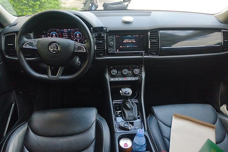 Used Skoda Kodiaq 2019 Facelifted TSI330 5-Seater Two-Wheel-Drive Luxury Enjoyment Edition China VI Standard Center Console