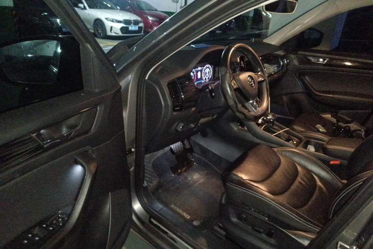 Used Skoda Kodiaq 2019 Facelifted TSI330 5-Seater Two-Wheel-Drive Luxury Enjoyment Edition China VI Standard Driver Seat