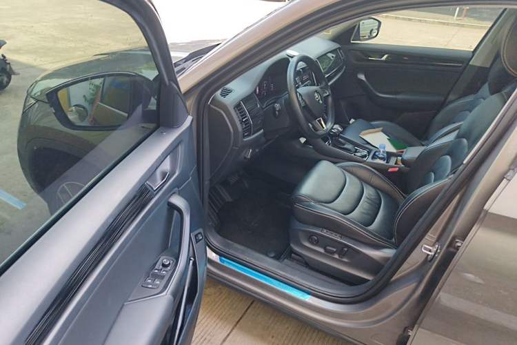 Used Skoda Kodiaq 2019 Facelifted TSI330 5-Seater Two-Wheel-Drive Luxury Enjoyment Edition China VI Standard Driver Seat