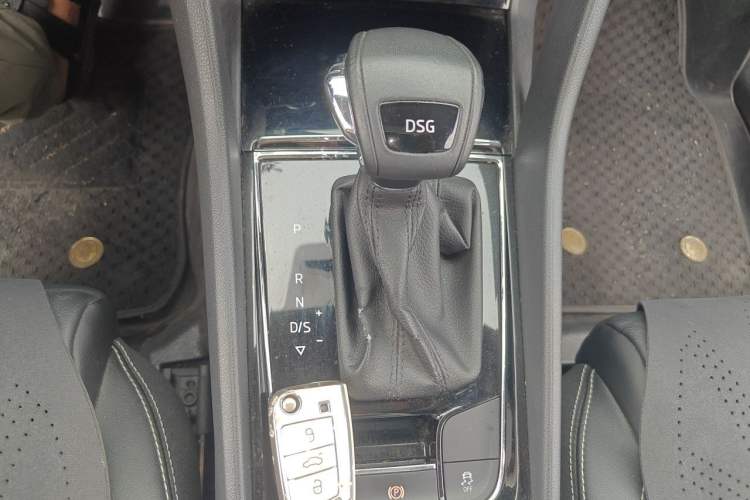 Used Skoda Kodiaq 2019 Facelifted TSI330 5-Seater Two-Wheel-Drive Luxury Enjoyment Edition China VI Standard Gear Lever