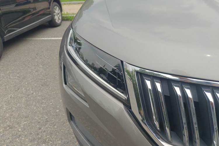 Used Skoda Kodiaq 2019 Facelifted TSI330 5-Seater Two-Wheel-Drive Luxury Enjoyment Edition China VI Standard Right Front Headlight