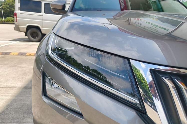 Used Skoda Kodiaq 2019 Facelifted TSI330 5-Seater Two-Wheel-Drive Luxury Enjoyment Edition China VI Standard Right Front Headlight