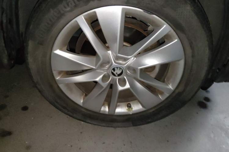 Used Skoda Kodiaq 2019 Facelifted TSI330 5-Seater Two-Wheel-Drive Luxury Enjoyment Edition China VI Standard Right Front Wheel Hub