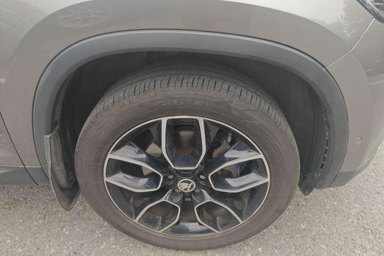 Used Skoda Kodiaq 2019 Facelifted TSI330 5-Seater Two-Wheel-Drive Luxury Enjoyment Edition China VI Standard Right Front Wheel Hub