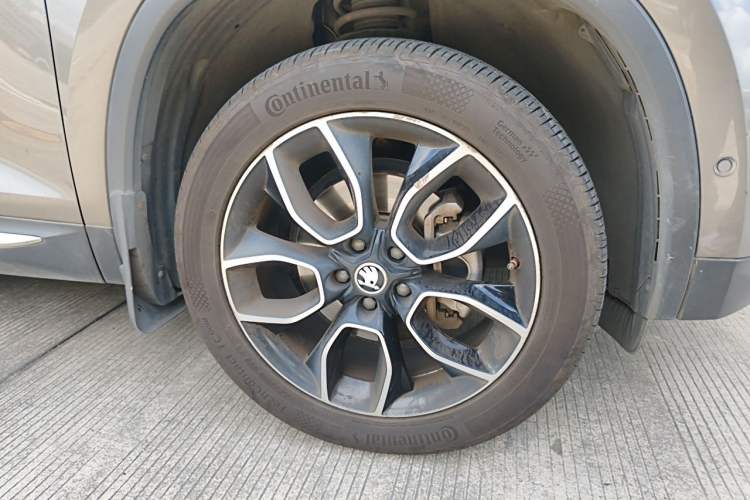 Used Skoda Kodiaq 2019 Facelifted TSI330 5-Seater Two-Wheel-Drive Luxury Enjoyment Edition China VI Standard Right Front Wheel Hub