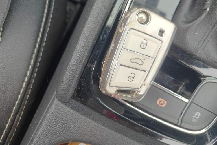 Used Skoda Kodiaq 2019 Facelifted TSI330 5-Seater Two-Wheel-Drive Luxury Enjoyment Edition China VI Standard Vehicle Key