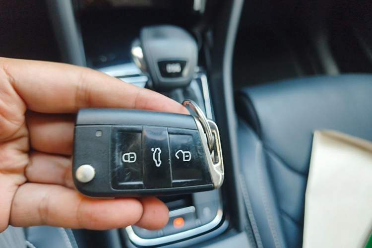 Used Skoda Kodiaq 2019 Facelifted TSI330 5-Seater Two-Wheel-Drive Luxury Enjoyment Edition China VI Standard Vehicle Key