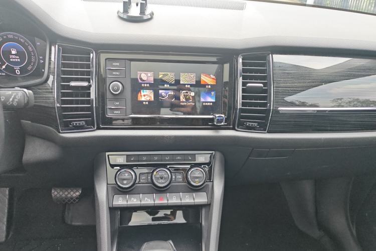 Used Skoda Kodiaq 2019 Facelifted TSI330 7-Seater Two-Wheel-Drive Luxury Enjoyment Edition China VI Standard Audio And AC Panel