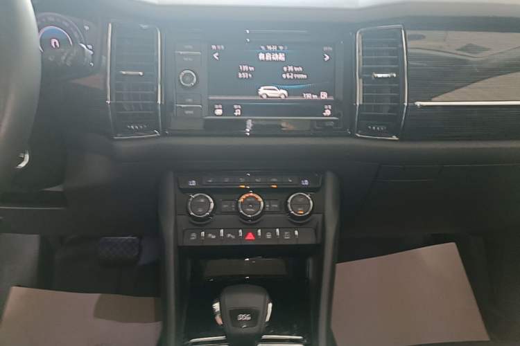 Used Skoda Kodiaq 2019 Facelifted TSI330 7-Seater Two-Wheel-Drive Luxury Enjoyment Edition China VI Standard Audio And AC Panel