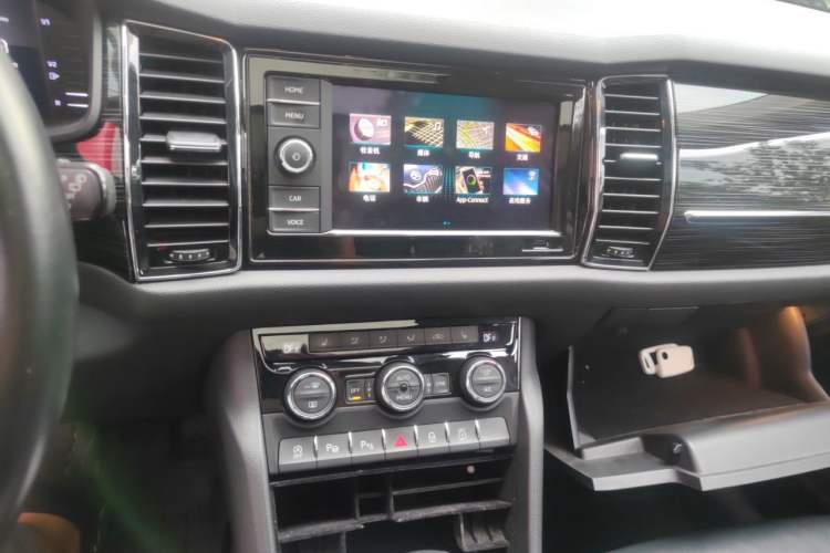 Used Skoda Kodiaq 2019 Facelifted TSI330 7-Seater Two-Wheel-Drive Luxury Enjoyment Edition China VI Standard Audio And AC Panel