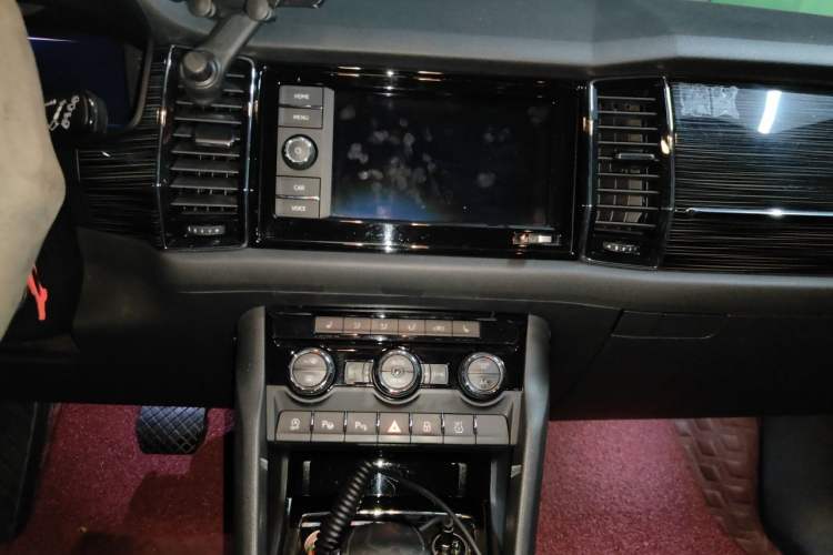 Used Skoda Kodiaq 2019 Facelifted TSI330 7-Seater Two-Wheel-Drive Luxury Enjoyment Edition China VI Standard Audio And AC Panel