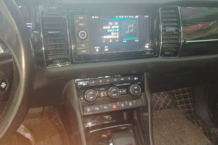 Used Skoda Kodiaq 2019 Facelifted TSI330 5-Seater Two-Wheel-Drive Luxury Enjoyment Edition China VI Standard Audio And AC Panel