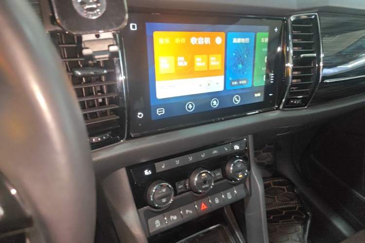 Used Skoda Kodiaq 2019 TSI330 5-Seat Two-Wheel Drive Luxury Enjoyment Edition China V Standard Audio And AC Panel