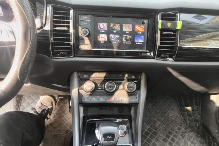 Used Skoda Kodiaq 2019 Facelifted TSI380 7-Seater All-Wheel-Drive Luxury Enjoyment Edition China VI Standard Audio And AC Panel