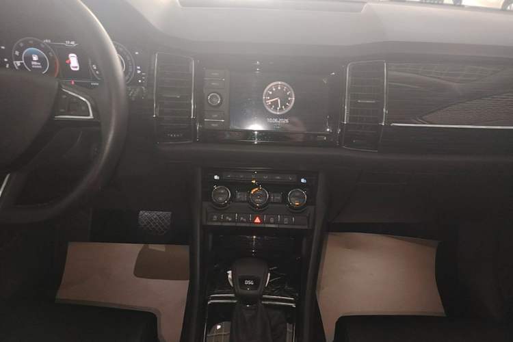 Used Skoda Kodiaq 2019 Facelifted TSI330 7-Seater Two-Wheel-Drive Luxury Enjoyment Edition China VI Standard Audio And AC Panel
