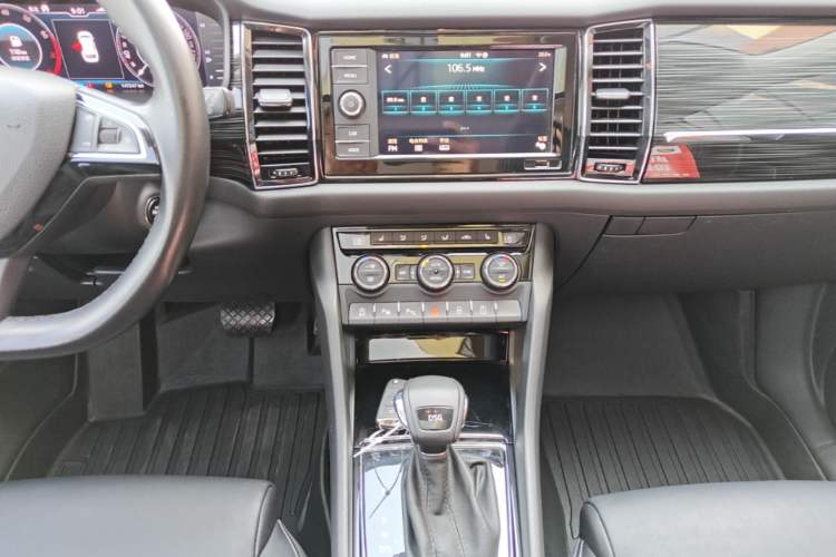 Used Skoda Kodiaq 2019 Facelifted TSI330 7-Seater Two-Wheel-Drive Luxury Enjoyment Edition China VI Standard Audio And AC Panel