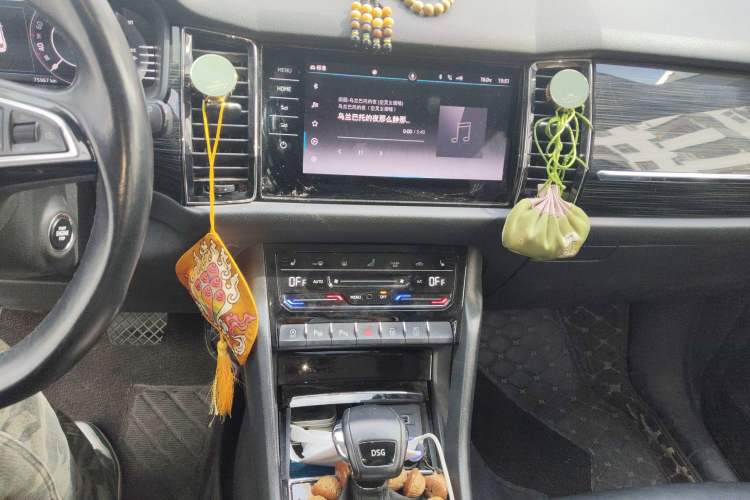 Used Skoda Kodiaq 2019 Facelifted TSI380 7-Seater All-Wheel-Drive Flagship Version China VI Standard Audio And AC Panel