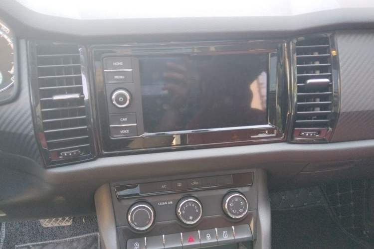 Used Skoda Kodiaq 2019 Restyled TSI330 5-Seater Two-Wheel Drive Standard Version China VI Audio And AC Panel