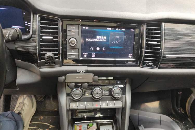 Used Skoda Kodiaq 2019 Facelifted TSI330 7-Seater Two-Wheel-Drive Luxury Enjoyment Edition China VI Standard Audio And AC Panel