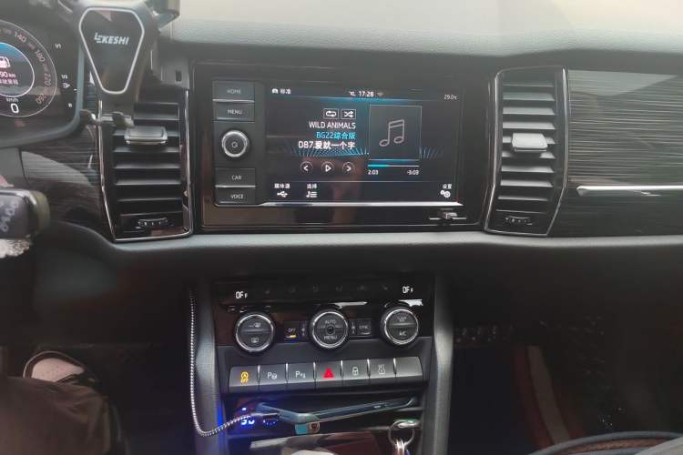 Used Skoda Kodiaq 2019 Facelifted TSI330 7-Seater Two-Wheel-Drive Luxury Enjoyment Edition China VI Standard Audio And AC Panel