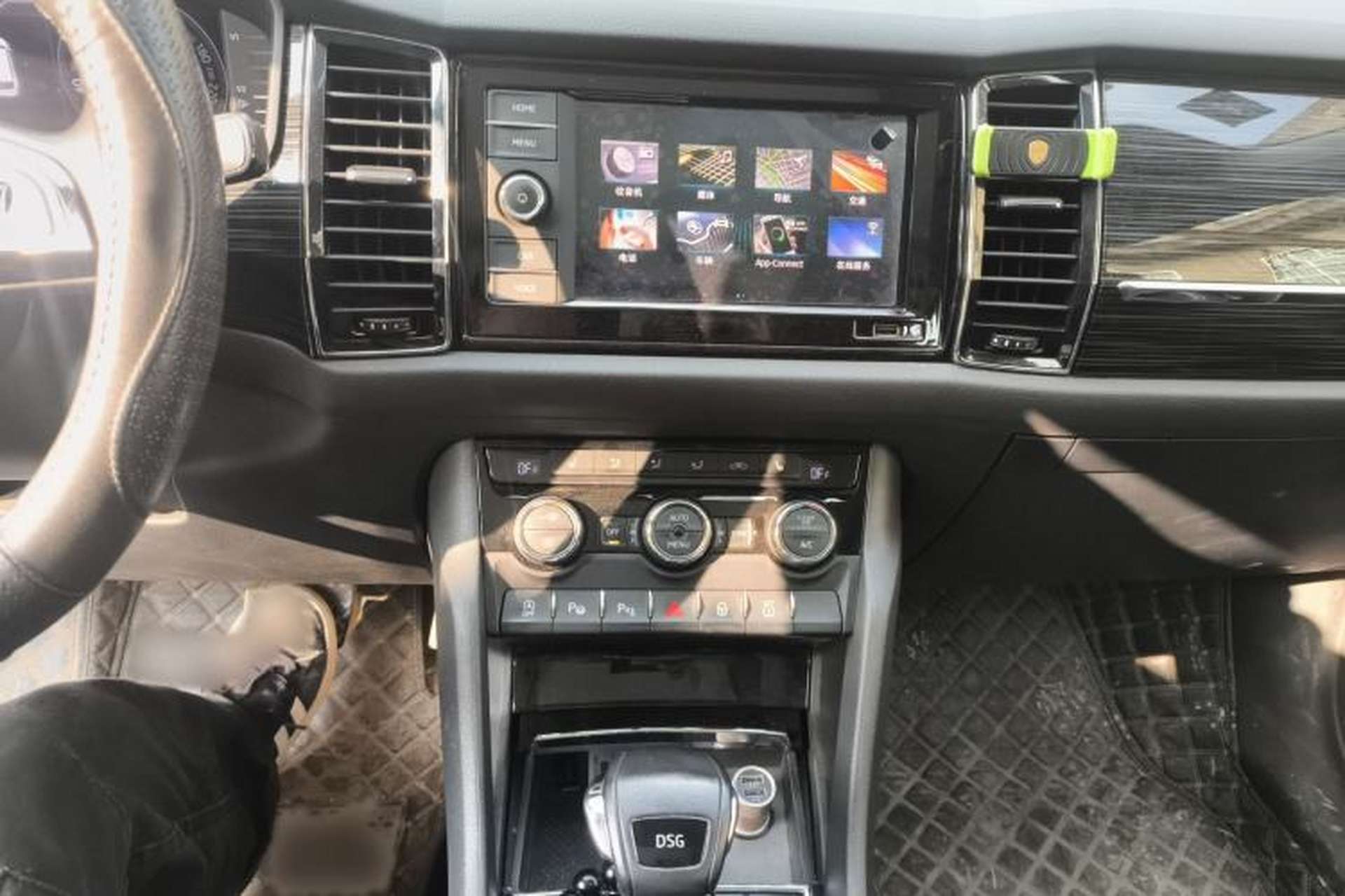 Used Skoda Kodiaq 2019 Facelifted TSI380 7-Seater All-Wheel-Drive Luxury Enjoyment Edition China VI Standard Audio And AC Panel