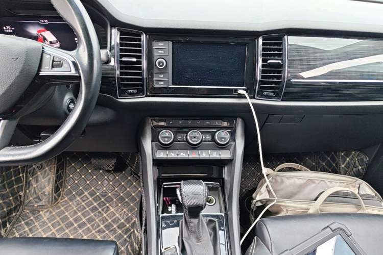 Used Skoda Kodiaq 2019 Facelifted TSI330 7-Seater Two-Wheel-Drive Luxury Enjoyment Edition China VI Standard Audio And AC Panel