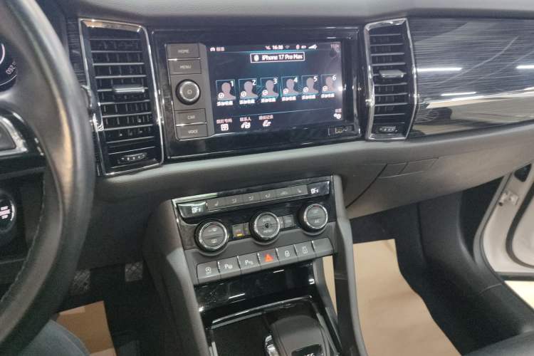 Used Skoda Kodiaq 2019 Facelifted TSI330 5-Seater Two-Wheel-Drive Luxury Enjoyment Edition China VI Standard Audio And AC Panel