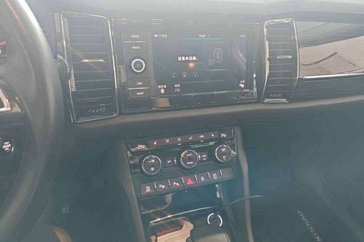 Used Skoda Kodiaq 2019 Facelifted TSI330 5-Seater Two-Wheel-Drive Luxury Enjoyment Edition China VI Standard Audio And AC Panel