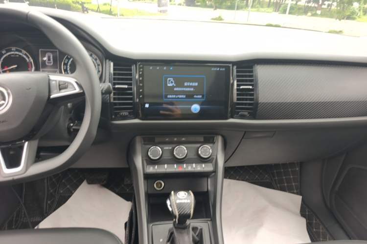 Used Skoda Kodiaq 2019 Restyled TSI330 5-Seater Two-Wheel Drive Standard Version China VI Audio And AC Panel