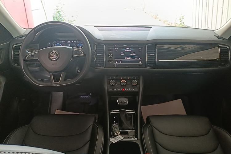 Used Skoda Kodiaq 2019 Facelifted TSI330 7-Seater Two-Wheel-Drive Luxury Enjoyment Edition China VI Standard Center Console