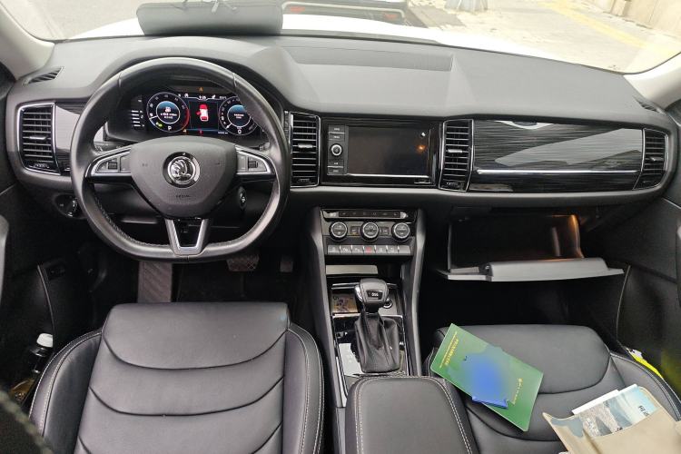 Used Skoda Kodiaq 2019 Facelifted TSI330 5-Seater Two-Wheel-Drive Luxury Enjoyment Edition China VI Standard Center Console
