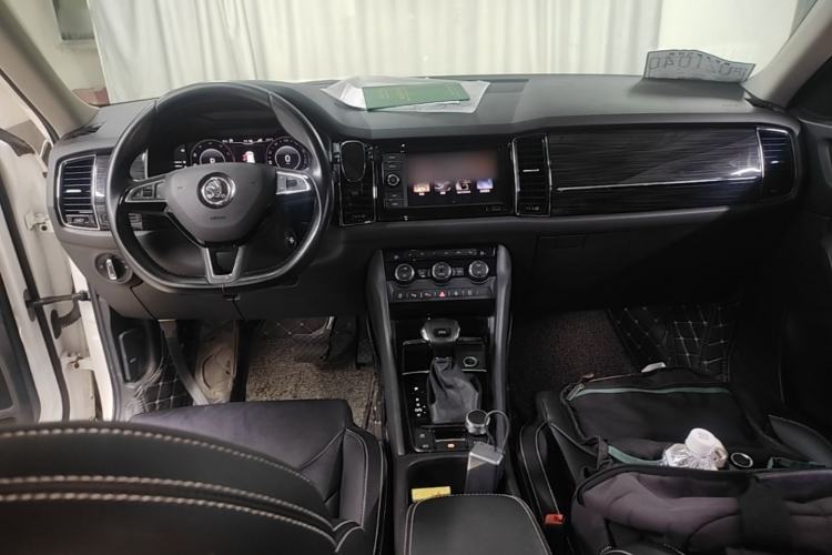 Used Skoda Kodiaq 2019 Facelifted TSI330 5-Seater Two-Wheel-Drive Luxury Enjoyment Edition China VI Standard Center Console