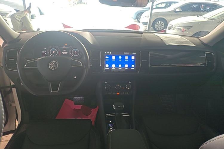 Used Skoda Kodiaq 2019 Facelifted TSI330 5-Seater Two-Wheel-Drive Luxury Enjoyment Edition China VI Standard Center Console