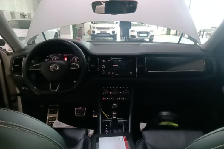 Used Skoda Kodiaq 2019 Facelifted TSI330 5-Seater Two-Wheel-Drive Luxury Enjoyment Edition China VI Standard Center Console