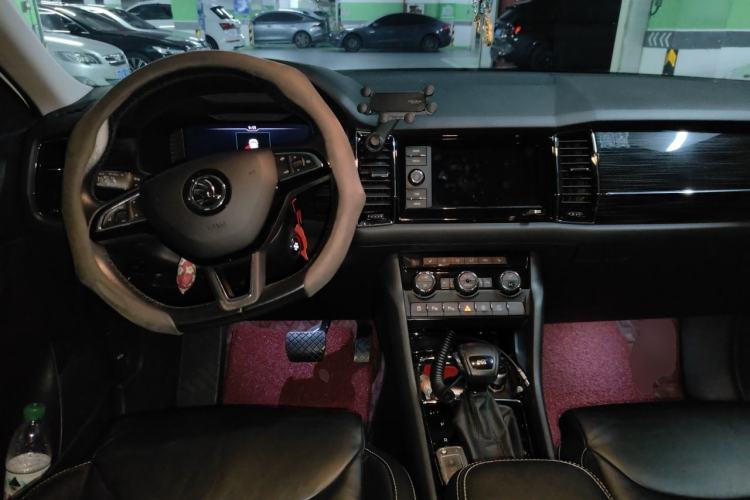 Used Skoda Kodiaq 2019 Facelifted TSI330 7-Seater Two-Wheel-Drive Luxury Enjoyment Edition China VI Standard Center Console