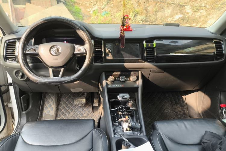 Used Skoda Kodiaq 2019 Facelifted TSI380 7-Seater All-Wheel-Drive Luxury Enjoyment Edition China VI Standard Center Console