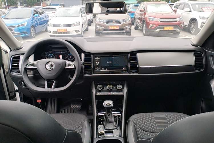 Used Skoda Kodiaq 2019 Restyled TSI330 7-Seater Two-Wheel Drive Comfort Edition China VI Standard Center Console