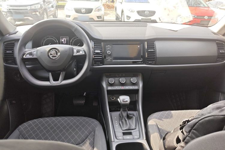 Used Skoda Kodiaq 2019 Restyled TSI330 5-Seater Two-Wheel Drive Standard Version China VI Center Console