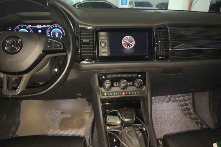 Used Skoda Kodiaq 2019 Facelifted TSI330 7-Seater Two-Wheel-Drive Luxury Enjoyment Edition China VI Standard Center Console