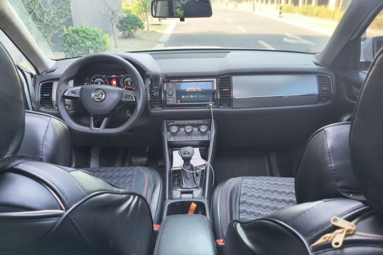 Used Skoda Kodiaq 2019 Restyled TSI330 5-Seater Two-Wheel Drive Comfort Version China VI Standard Center Console