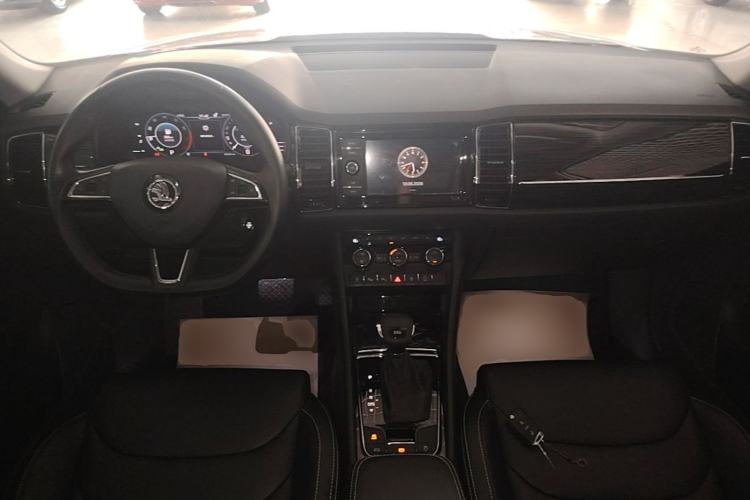 Used Skoda Kodiaq 2019 Facelifted TSI330 7-Seater Two-Wheel-Drive Luxury Enjoyment Edition China VI Standard Center Console